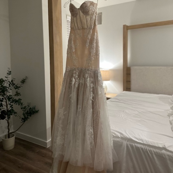 Lace Bridal Gown​ - Picture 3 of 7